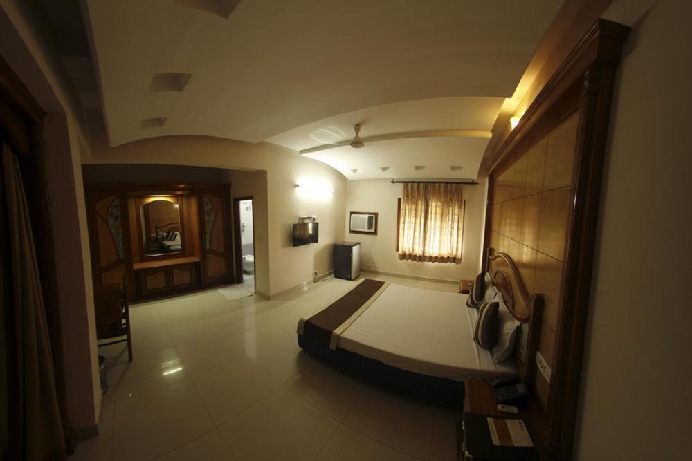 Hotel Dolphin Jalandhar Extérieur photo