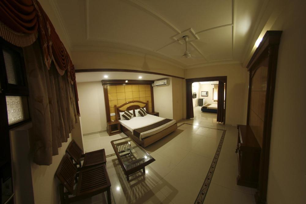 Hotel Dolphin Jalandhar Extérieur photo